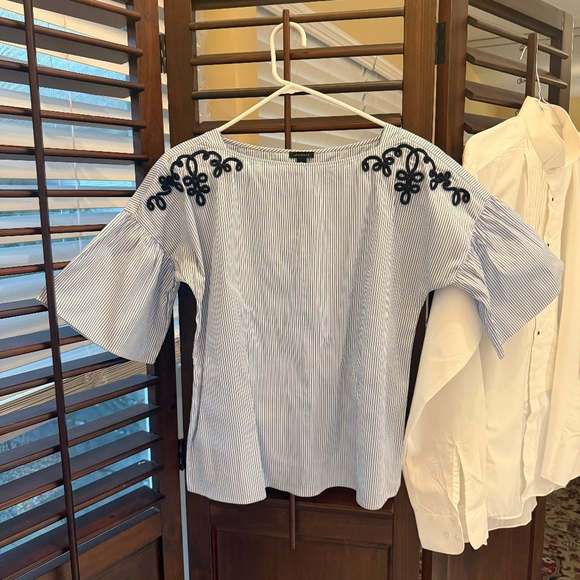 ANN TAYLOR Tops - ANN TAYLOR MEDIUM SOUTASH TRIMMED BLOUSE